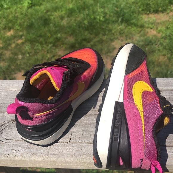 Girls Nike running sneakers - Picture 3 of 7